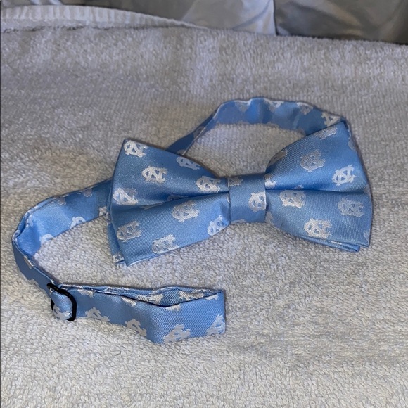 Chapel Hill Tarheels bow tie, pre-owned - Picture 1 of 4